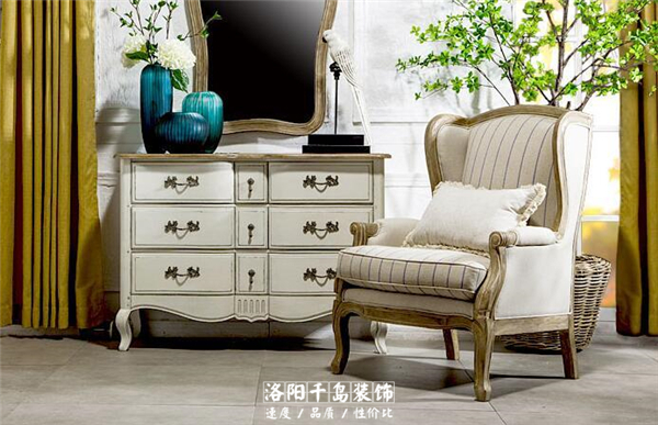 單人沙發(fā)，寬大舒適