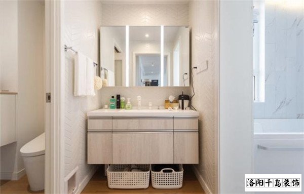 長方形的衛(wèi)生間